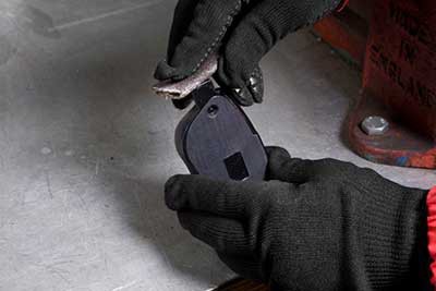 clean-burrs-off-edges clean-burrs-off-edges